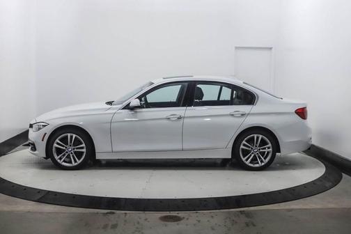 Photo 4 of 54 of 2018 BMW 330 i xDrive