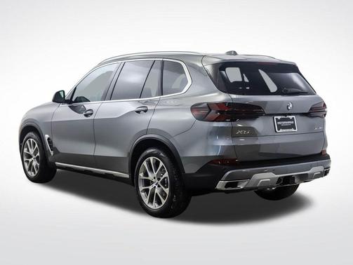 Skyscraper Grey Metallic 2026 BMW X5 xDrive40i