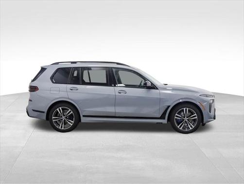 2025 BMW X7 M60i