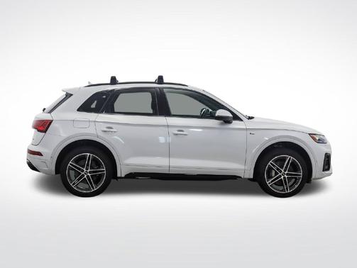 Glacier White 2022 Audi Q5 e 55 Prestige