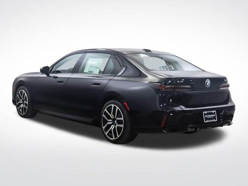 Carbon Black Metallic 2026 BMW 740 xDrive