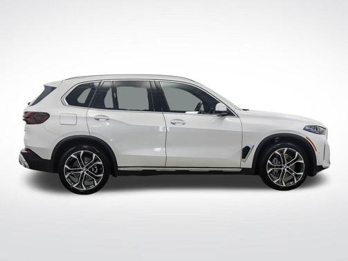Mineral White Metallic 2026 BMW X5 xDrive40i