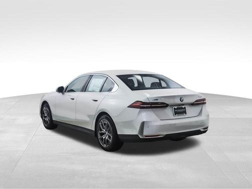 2026 BMW 530 i xDrive