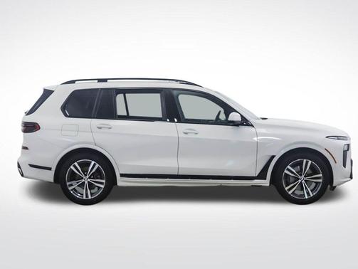 Alpine White 2026 BMW X7 xDrive40i