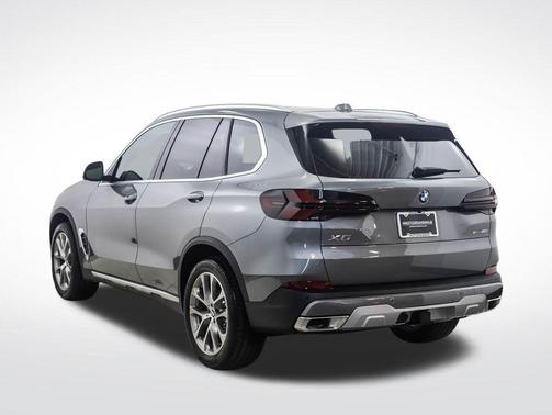 Skyscraper Grey Metallic 2026 BMW X5 xDrive40i