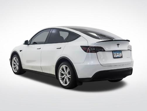 Pearl White 2023 Tesla Model Y AWD