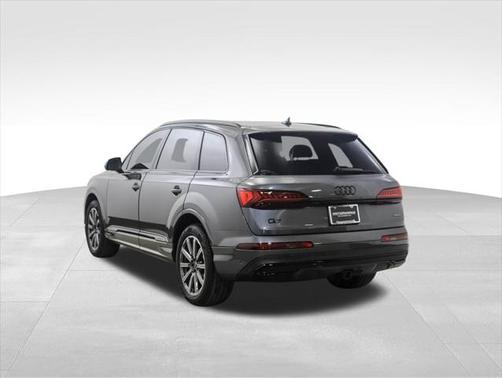 2023 Audi Q7 45 Premium Plus
