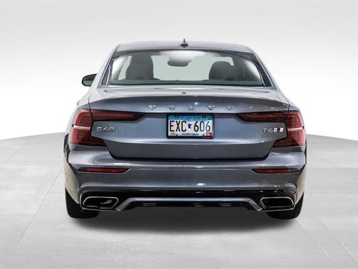 Gray Metallic 2019 Volvo S60 T6 R-Design