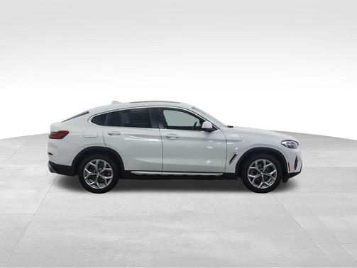 2023 BMW X4 xDrive30i