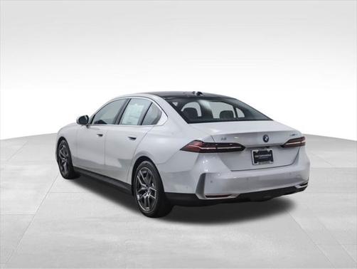 2025 BMW i5 xDrive40