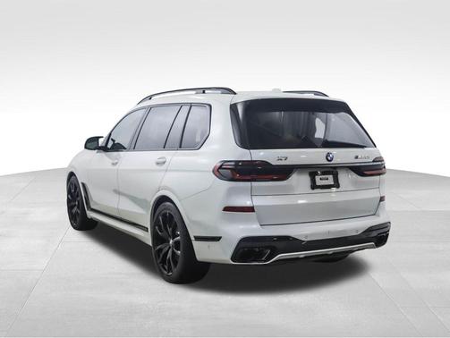 2024 BMW X7 M60i