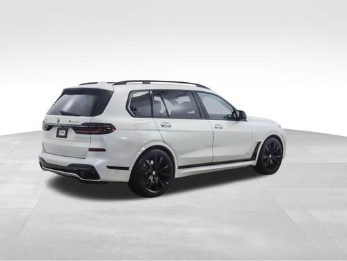 2024 BMW X7 M60i