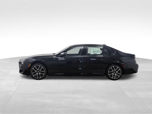 2026 BMW 750e i xDrive