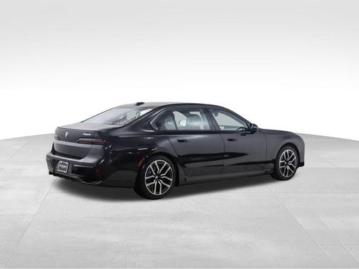 2026 BMW 750e i xDrive