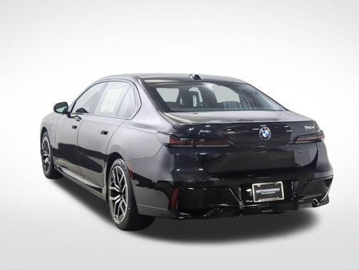 Black Sapphire Metallic 2026 BMW 750e i xDrive