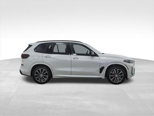 2025 BMW X5 M60i