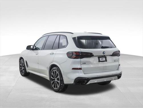 2025 BMW X5 M60i