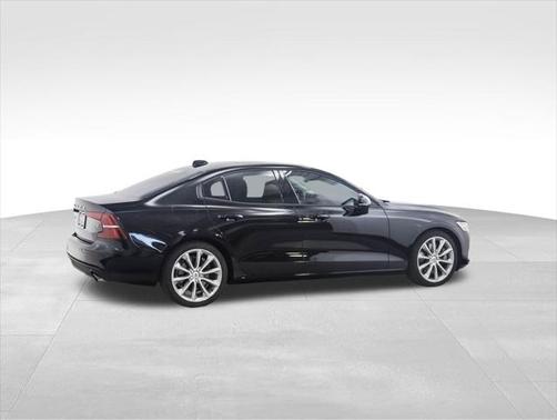 2020 Volvo S60 T6 Momentum