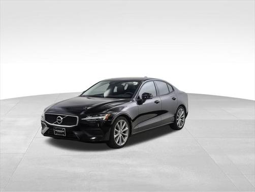 2020 Volvo S60 T6 Momentum