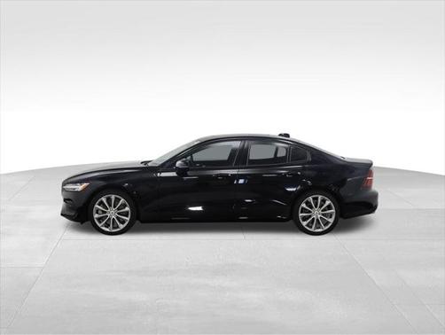 2020 Volvo S60 T6 Momentum