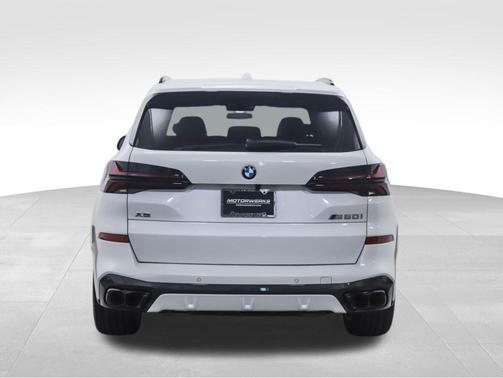 2025 BMW X5 M60i