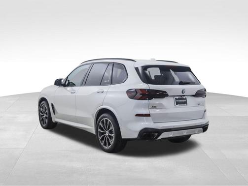 2025 BMW X5 M60i