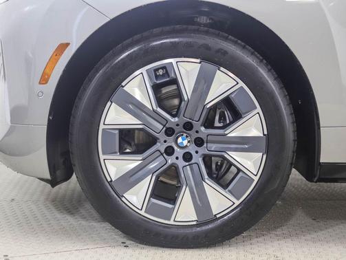 2026 BMW iX xDrive60