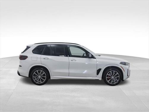 2025 BMW X5 M60i