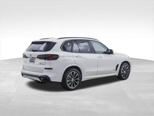 2025 BMW X5 M60i