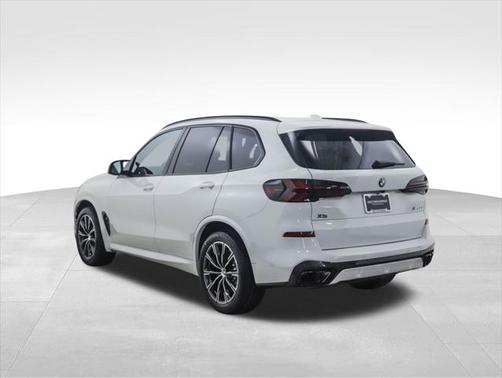 2025 BMW X5 M60i