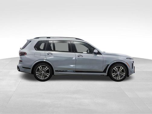 Brooklyn Grey Metallic 2026 BMW X7 xDrive40i