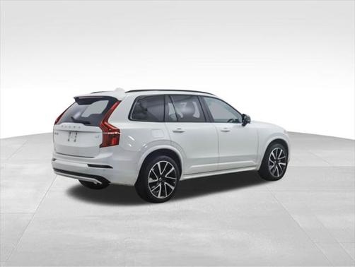 2023 Volvo XC90 Recharge Plug-In Hybrid T8 Plus Dark Theme 7-Seater
