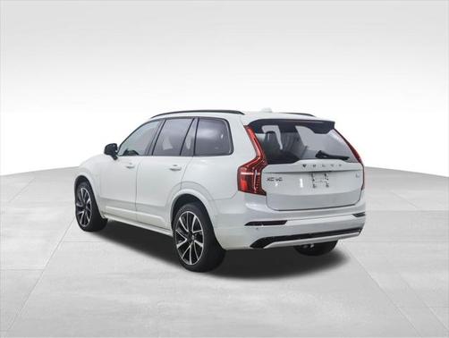 2023 Volvo XC90 Recharge Plug-In Hybrid T8 Plus Dark Theme 7-Seater