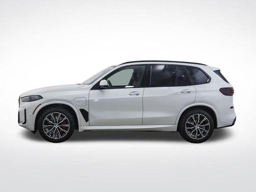 Mineral White Metallic 2026 BMW X5 PHEV xDrive50e