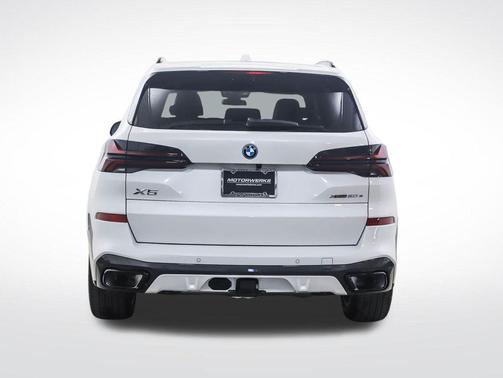 Mineral White Metallic 2026 BMW X5 PHEV xDrive50e