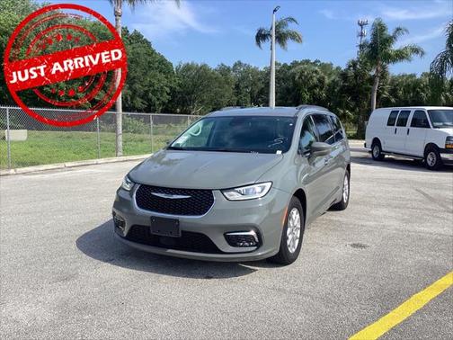 2022 Chrysler Pacifica Touring L