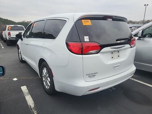 2020 Chrysler Voyager LX