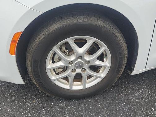 2020 Chrysler Voyager LX