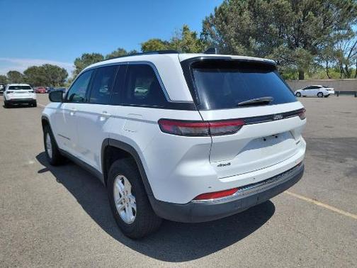 2022 Jeep Grand Cherokee Laredo