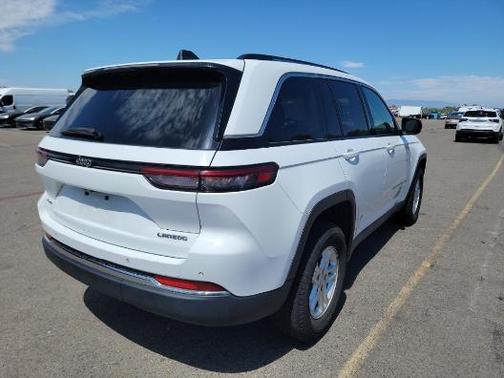 2022 Jeep Grand Cherokee Laredo