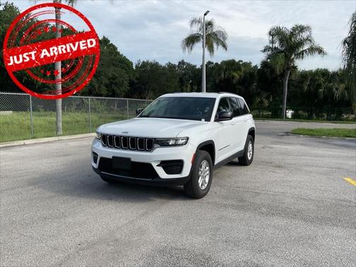 2022 Jeep Grand Cherokee Laredo