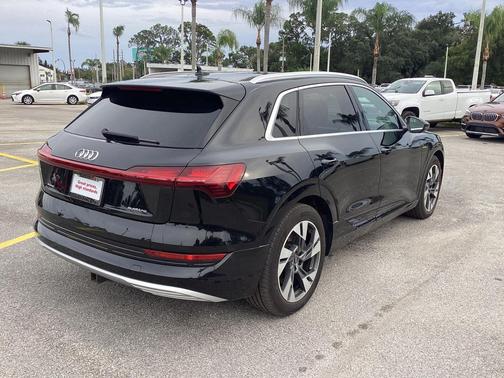 2021 Audi e-tron Premium