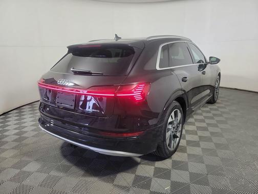 2021 Audi e-tron Premium