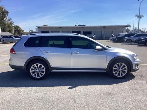 2017 Volkswagen Golf Alltrack TSI SE