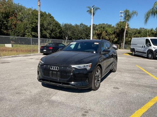 2022 Audi e-tron Premium