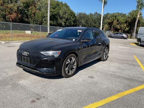 2022 Audi e-tron Premium