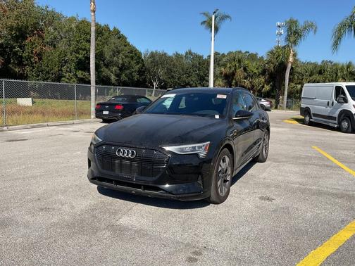 2022 Audi e-tron Premium