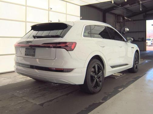 2019 Audi e-tron Premium Plus