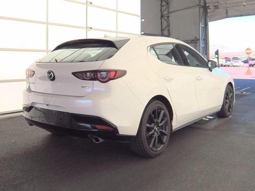 2022 Mazda Mazda3 FWD w/Premium Package