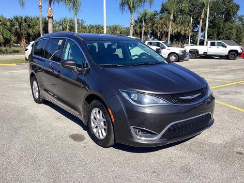 2020 Chrysler Pacifica Touring L